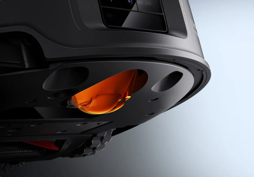 Roborock Saros Z70. Hjulet som styrer roboten.