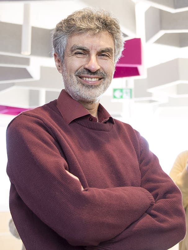 Yoshua Bengio, medleder for FNs vitenskapelige AI-panel, vil regulere kunstig intelligens